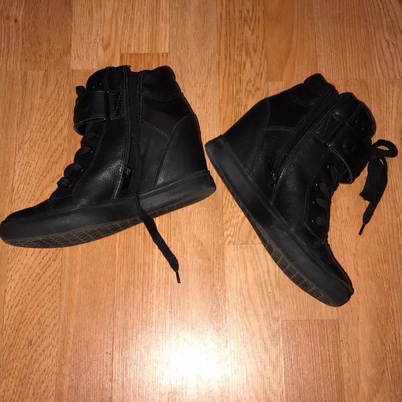 ALDO Sneaker Shoes - Picture 5 of 7